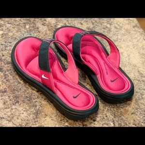 Nike comfort flip flops